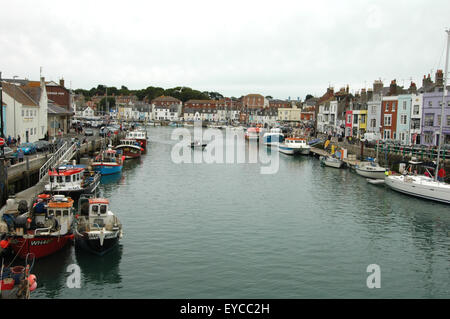 Blick auf die Altstadt Hafen von Weymouth, Dorset, von Stadtbrücke. Stockfoto