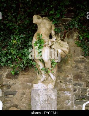 Sculpure Andromeda, rustikal-Tempel, ummauerten Garten, Glin Castle, Co Limerick, Irland Stockfoto