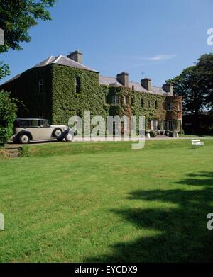 Newport House Hotel, Co. Mayo, Irland; Blick auf Efeu bedeckt Gebäude Stockfoto