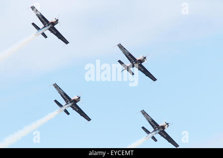 Sunderland, Vereinigtes Königreich. 25. Juli 2015. Die klingen Display Kunstflugstaffel fliegen auf der Sunderland-Airshow im Juli 2015. Bildnachweis: Robert Cole/Alamy Live-Nachrichten Stockfoto