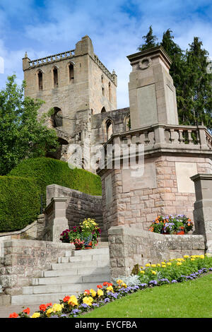 Jedburgh Kriegerdenkmal und Abtei errichtet eines der vier großen Abteien im schottischen Grenzland während des mittleren Alters. Stockfoto