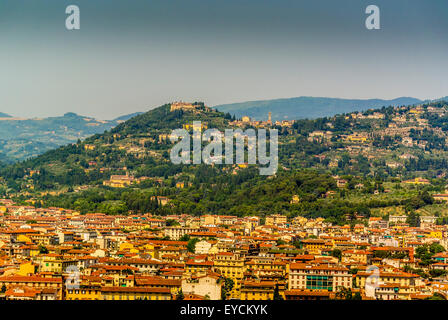 Luftaufnahme der Außenbezirke von Florenz, Italien. Stockfoto
