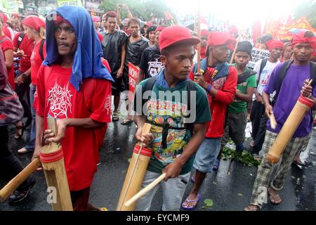 Quezon City, Philippinen. 27. Juli 2015. Indigene Menschen mitmachen den Protest Commonwealth Avenue während der letzten State Of The Nation Adresse (SONA) der philippinische Präsident Aquino. Bildnachweis: Gregorio B. Dantes Jr./Pacific Press/Alamy Live-Nachrichten Stockfoto