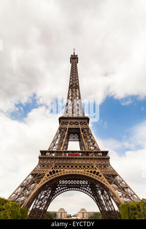 Eiffelturm, Paris, Wahrzeichen in Frankreich, gesehen vom Champ de Mars Stockfoto