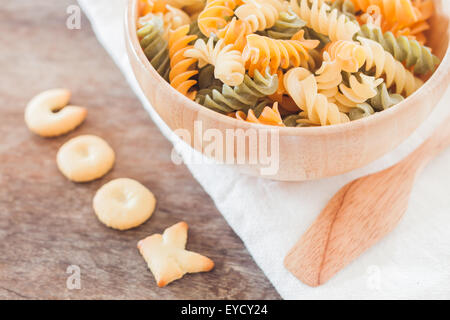 Koch-Alphabet-Keks mit Fusili Nudeln, stock Foto Stockfoto