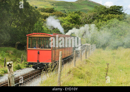 Trainieren Sie auf der Snowdon Mountain Railway in Llanberis. Stockfoto