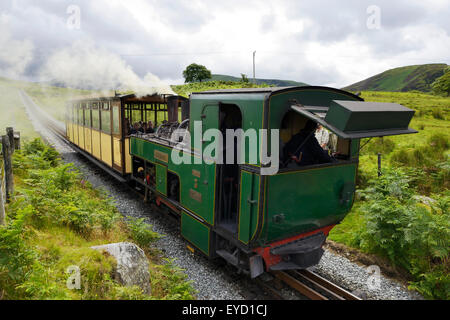 Trainieren Sie auf der Snowdon Mountain Railway in Llanberis. Stockfoto