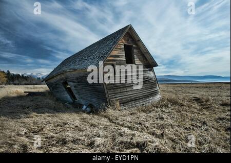 Eine Scheune in einem Feld in Bigfork Montana in der Nähe von Flathead Lake. Stockfoto