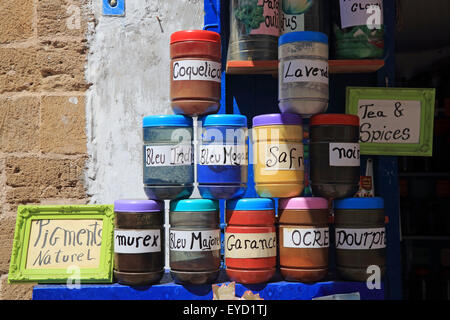 Shop Verkauf traditionelle Gewürzen und Pigmente in der UNESCO gelistet Medina in Essaouira, Marokko, Nordafrika Stockfoto