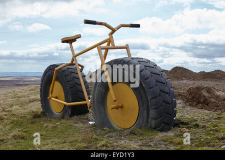 Fahrrad Coldstones Schnitt Skulptur Yorkshire Stockfoto