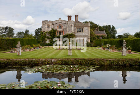 Mannington Hall und Graben in der Nähe von Aylsham in Norfolk, England, UK Stockfoto