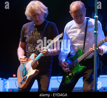 Francis Rossi und Rick Parfitt mit Status Quo bei der Silverstone Classic 2015 Stockfoto