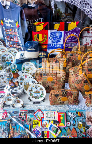 Belgische Souvenirs und Knickknackery im Souvenir-Shop in Belgien Stockfoto