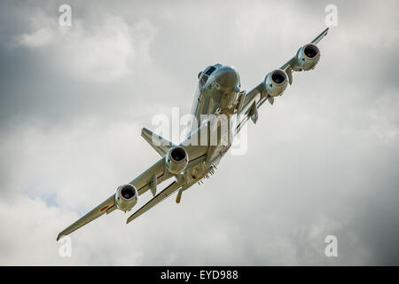 Eine japanische Marine Kawasaki p-1 Seefernaufklärer fliegen an der Royal International Air Tattoo 2015. Stockfoto