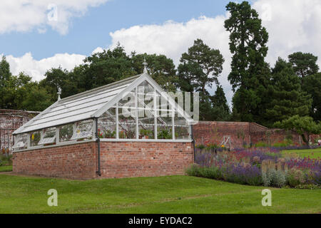 Gärten in Quarry Bank Mühle, Cheshire UK, Gewächshaus und Garten Küche zeigen. Stockfoto