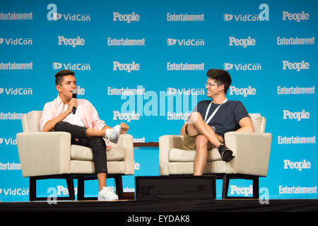 Anaheim, CA - 23.Juni: Jäger März Interviews Lohanthony für die Zeitschrift "People" auf der VidCon 2015 im Anaheim Convention Center ich Stockfoto