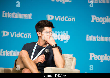 Anaheim, CA - 23.Juni: Jäger März interviews Lohanthony für die Zeitschrift "People" auf der VidCon 2015 im Anaheim Convention Center in Stockfoto