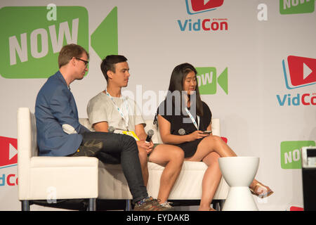 Anaheim, CA - Juni 23:(LR) Hank Green, Mitchell Moffit und Angela Lin beantworten Fragen auf der VidCon 2015 auf der Anaheim Convention Stockfoto