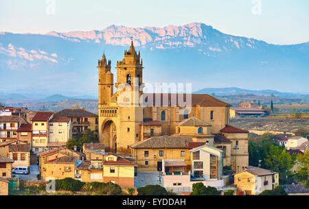 Die Kirche von San Andres. Elciego. Rioja Alavesa Wein Route. Alava. Baskisches Land. Spanien Stockfoto