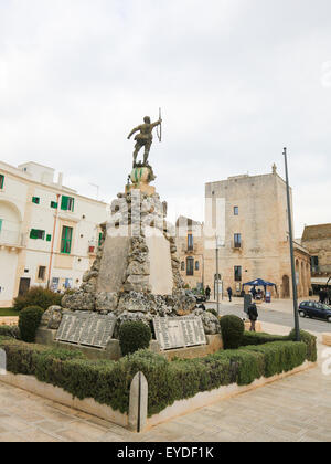 Zweiter Weltkrieg-Denkmal in Cisternino, eine Gemeinde in der Provinz von Brindisi in Apulien, Süditalien Stockfoto