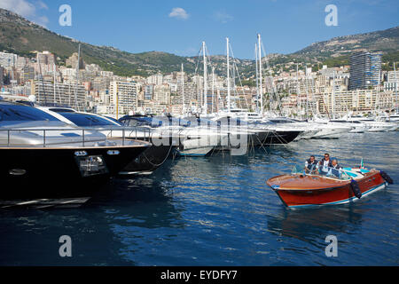 Monaco, Monte-Carlo, 25.09.2008: Port Hercule, Blick vom Wasser, Luxus-Yachten im Hafen von Monaco, Etats-Uni, Piscine, Hirondell Stockfoto