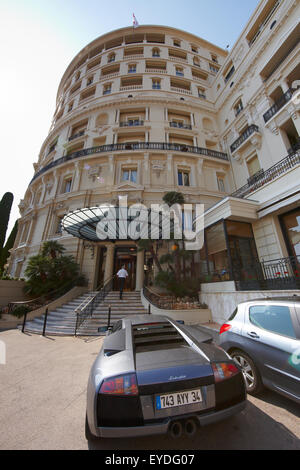 Monte-Carlo, Monaco, 25.09.2008: Hotel de Paris, Ansicht von unten, die berühmten Vordach über dem Eingang zum Hotel, an der Spitze der th Stockfoto