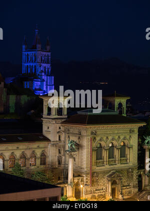 Lausanne Stadtzentrum am Abend, einschließlich der Bibliothek und Kathedrale Stockfoto