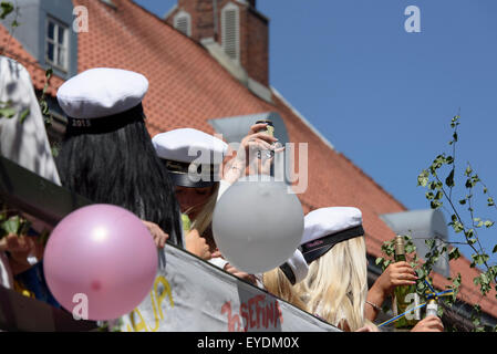 Neue Studenten feiern den Beginn ihres Studiums in Kristianstad, Provinz Skåne, Schweden Stockfoto