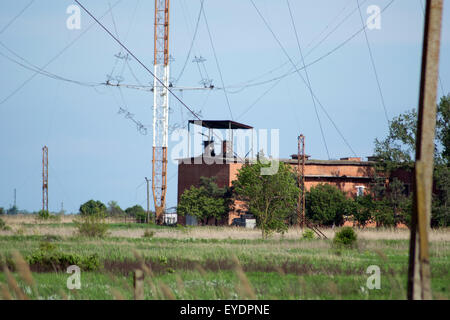 Langwellige Radio-Übertragung Türme. Fernmeldeturm mit Stahlleiter Stockfoto