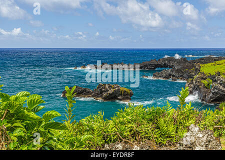 Waianapanapa State Park, Haus zu einem schwarzen Strand, ein beliebtes Ausflugsziel auf der Straße nach Hana auf Maui, Hawaii Stockfoto