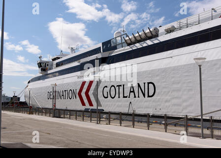 Fähre im Hafen von Visby, Insel Gotland, Schweden Stockfoto