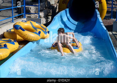 Wasserrutsche im Freizeitpark Kneippbyn, Insel Gotland, Schweden Stockfoto