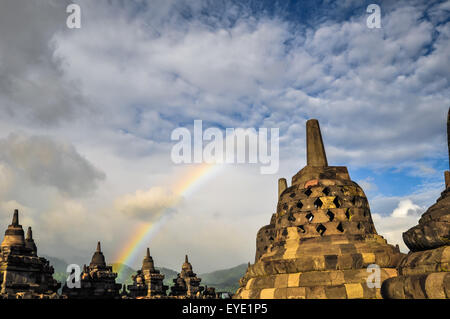 Buddhistische Tempel Stupa Rainbow Borobudur Komplex in Yogjakarta in Java, Indonesien Stockfoto