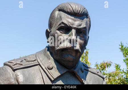 Jalta, Russland - 3 Juli: Eröffnung des Denkmals zu Ehren des 70. Jahrestages der Konferenz von Jalta, die Führer der "Big Three", an der Liwadija-Palast vom 4. bis zum 11. Februar 1945 statt. 2015 Stockfoto