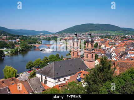 Miltenberg mit Pfarrkirche St. Jakobus und Main, Mainviereck, Unterfranken, Franken, Bayern, Deutschland Stockfoto