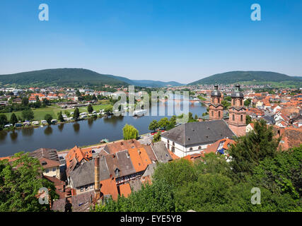 Miltenberg mit Pfarrkirche St. Jakobus und Main, Mainviereck, Unterfranken, Franken, Bayern, Deutschland Stockfoto