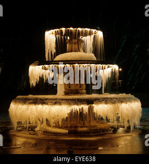 Vereister Springbrunnen, Wiesbaden, Basel-Landschaft Stockfoto