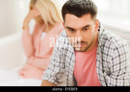 unglückliche Paare haben Argument zu Hause Stockfoto