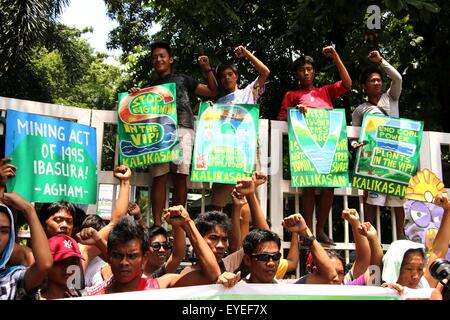 Fisher-Leute aus den Provinzen Batangas, Mindoro, Marinduque und Kalikasan Menschen Netzwerk für die Umwelt (Kalikasan PNE/Umweltschützer-Gruppe), Kaisahan ng Mga Mindoreno Laban sa Dayuhan bei Dambuhalang Pagmimina (Kalas Mina) und die Bukluran Para sa Inang Kalikasan – Batangas (BUKAL Batangas) Protest vor der Hauptsitz des Department Umwelt- und nationale Ressourcen (DENR) in Quezon City ruft zu "The Verdes Island Passage" Speichern über die anhaltenden Bergbau durch die Kanada-basierte MRL-Egerton und norwegischen Intex Ressourcen Bedrohungen in ihren Provinzen. Die Verde ist Stockfoto