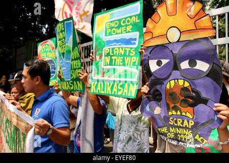 Fisher-Leute aus den Provinzen Batangas, Mindoro, Marinduque und Kalikasan Menschen Netzwerk für die Umwelt (Kalikasan PNE/Umweltschützer-Gruppe), Kaisahan ng Mga Mindoreno Laban sa Dayuhan bei Dambuhalang Pagmimina (Kalas Mina) und die Bukluran Para sa Inang Kalikasan – Batangas (BUKAL Batangas) Protest vor der Hauptsitz des Department Umwelt- und nationale Ressourcen (DENR) in Quezon City ruft zu "The Verdes Island Passage" Speichern über die anhaltenden Bergbau durch die Kanada-basierte MRL-Egerton und norwegischen Intex Ressourcen Bedrohungen in ihren Provinzen. Die Verde ist Stockfoto