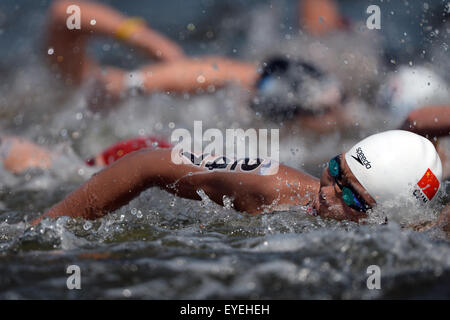 Kazan, Russland. 28. Juli 2015. Yan Siyu China tritt während der Frauen 10 km Freiwasserschwimmen Finale in Kasan, 28. Juli 2015. © Pavel Bednyakov/Xinhua/Alamy Live-Nachrichten Stockfoto