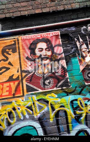 Shepard Fairey Plakat des birmanischen Politiker und (damals) politischer Gefangener, Aung San Suu Kyi. Hosier Lane, Melbourne, Australien Stockfoto