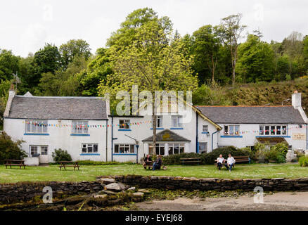 Port Askaig Hotel mit Vorgärten auf Isle of Islay, Argyll und Bute, Inneren Hebriden, Schottland, Großbritannien Stockfoto