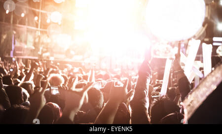 De-fokussierten Konzert Menschenmenge, Konzert-Hintergrund. Stockfoto