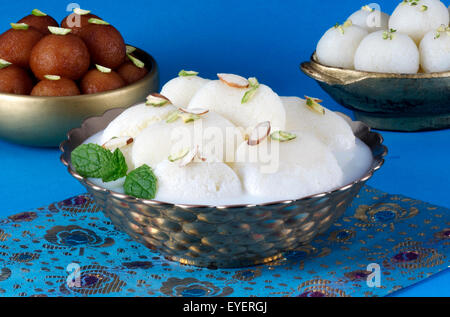 INDISCHE RASMALLI SÜßES DESSERT Stockfoto