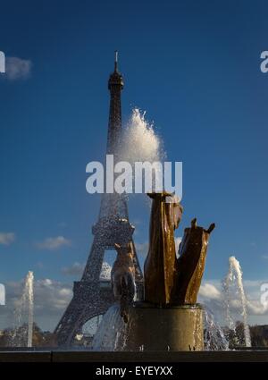 Die eiserne Lady von Paris, den Eiffelturm im Herbst 25.11.2012 - Sylvain Leser Stockfoto