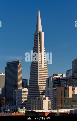 Transamerica Pyramide eines der bekanntesten Gebäude in der Stadt von San Francisco, San Francisco, Kalifornien, USA. Stockfoto