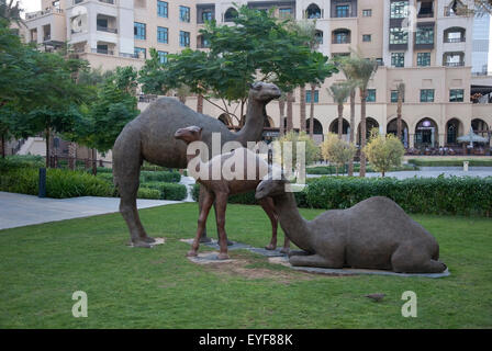 Bronze-Dromedar Kamel Familie Skulptur Stockfoto