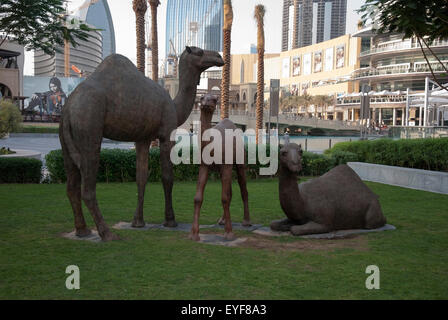 Bronze-Dromedar Kamel Familie Skulptur Stockfoto