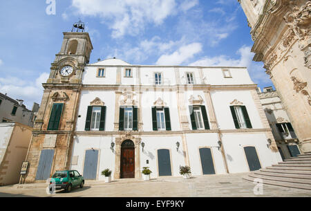 MARTINA FRANCA, Italien - 15. März 2015: Torre Orologio auf der Piazza Plebiscito in Martina Franca, Taranto Provinz Süd Stockfoto